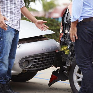 Drivers arguing after a car collision, symbolizing a car accident scene